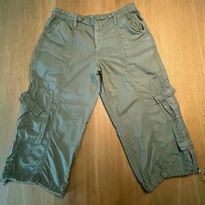 Urban Outfitters BDG Green Y2K Cargo Capri Pants. Size L.